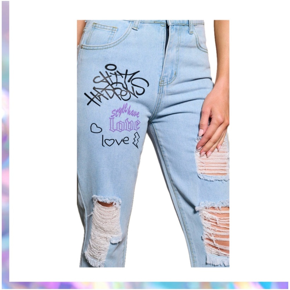 Reveuse Stylish High Rise Light Blue Jeans with Graphic Accents  NWT
